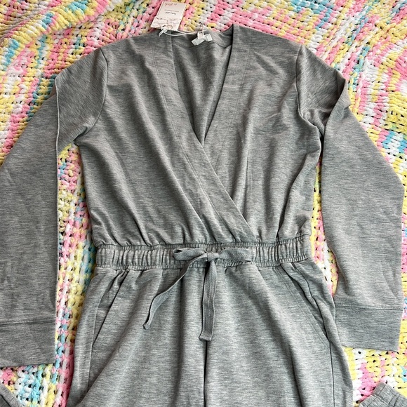 NWT Splendid x Cella Jane Supersoft Surplice Jumpsuit Gray Size Small - Picture 7 of 16